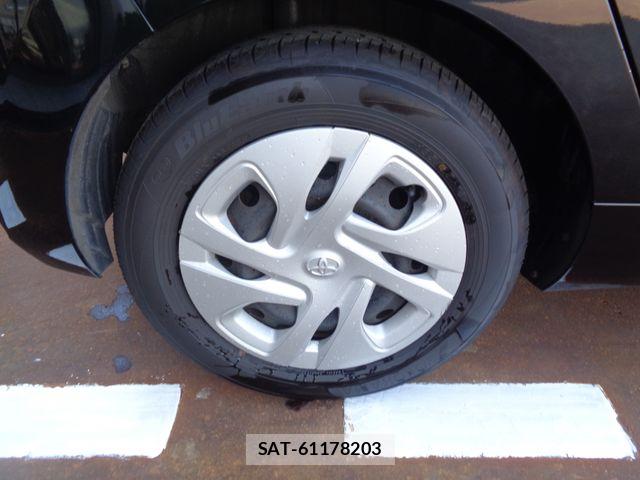Toyota AQUA 2022-08 8870402-23