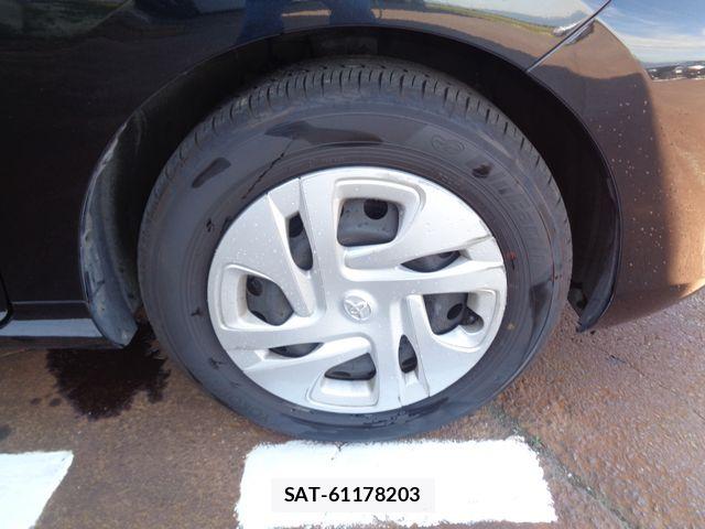 Toyota AQUA 2022-08 8870402-24