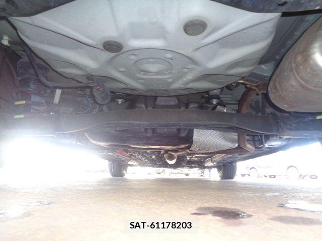 Toyota AQUA 2022-08 8870402-27