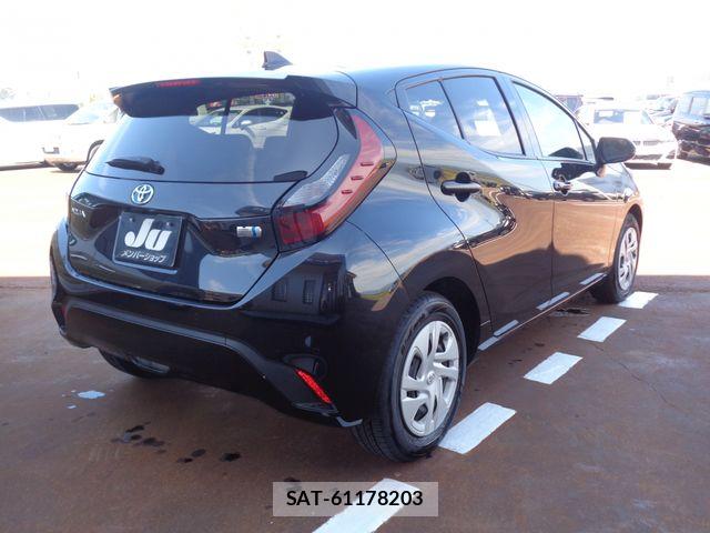 Toyota AQUA 2022-08 8870402-2