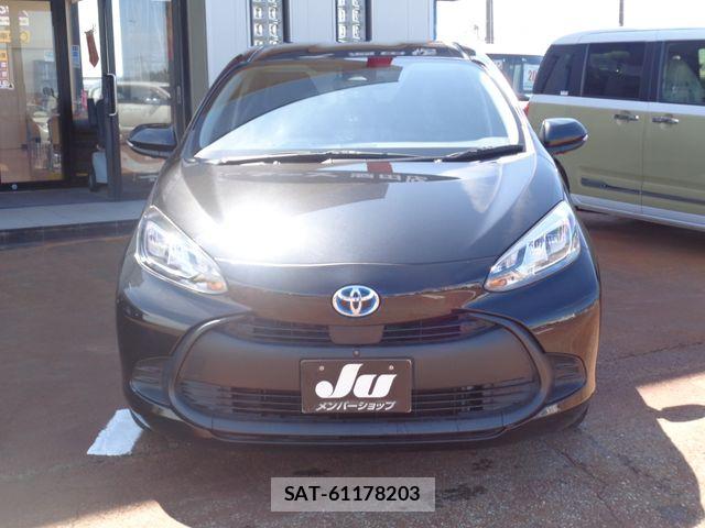 Toyota AQUA 2022-08 8870402-3