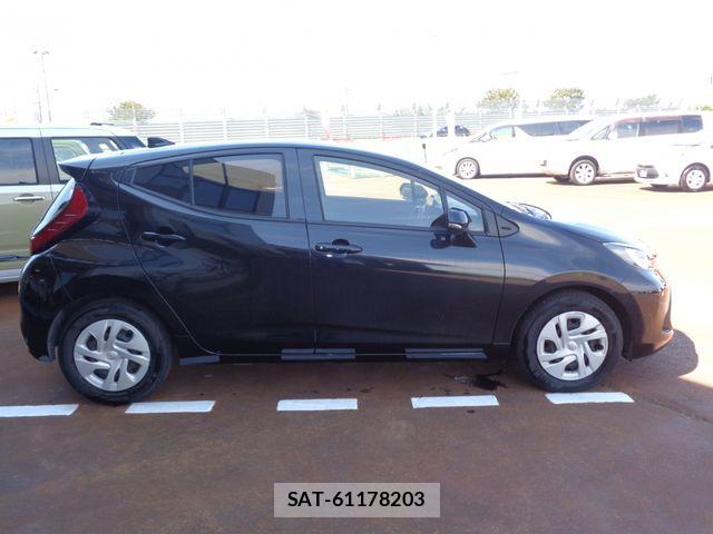 Toyota AQUA 2022-08 8870402-4