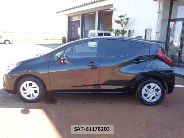 Toyota AQUA 2022-08 8870402-5