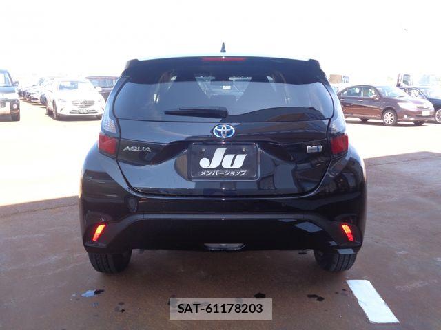 Toyota AQUA 2022-08 8870402-6