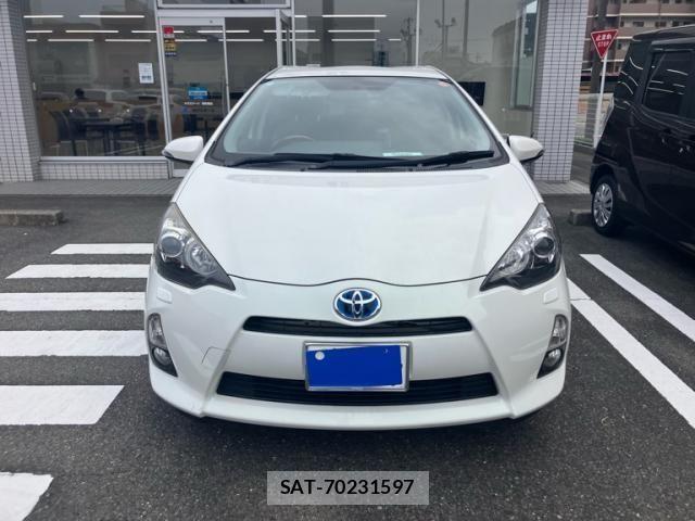 Toyota AQUA 2014-11 8870417-0