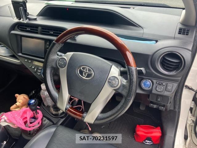 Toyota AQUA 2014-11 8870417-9