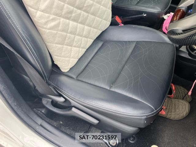 Toyota AQUA 2014-11 8870417-11