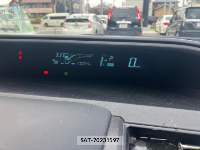 Toyota AQUA 2014-11 8870417-13
