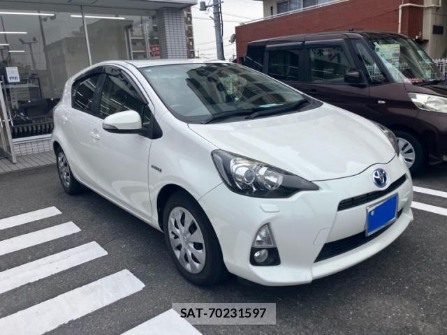 Toyota AQUA 2014-11 8870417-1