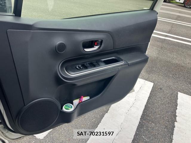 Toyota AQUA 2014-11 8870417-19