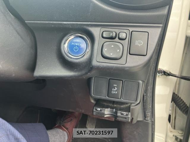 Toyota AQUA 2014-11 8870417-20
