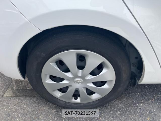 Toyota AQUA 2014-11 8870417-3