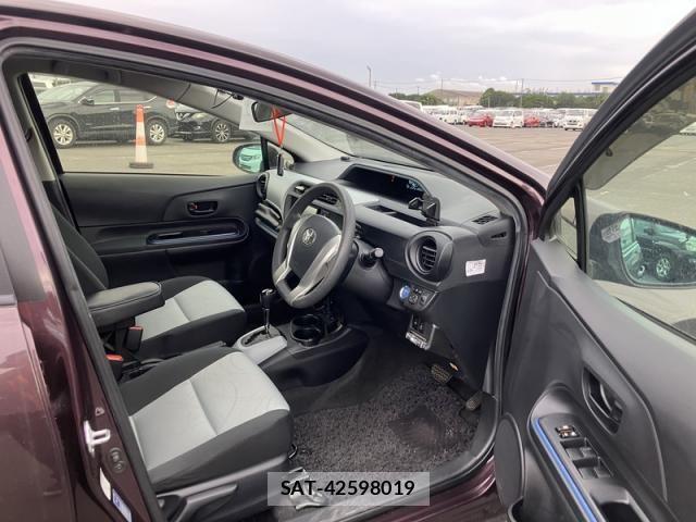 Toyota AQUA 2014-02 8870414-9