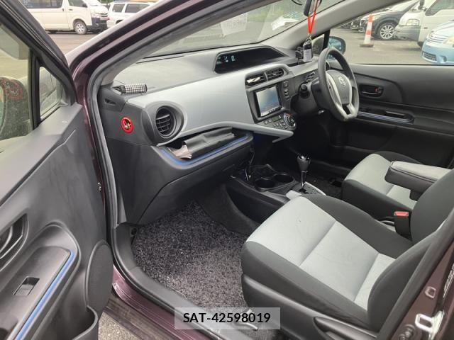 Toyota AQUA 2014-02 8870414-13
