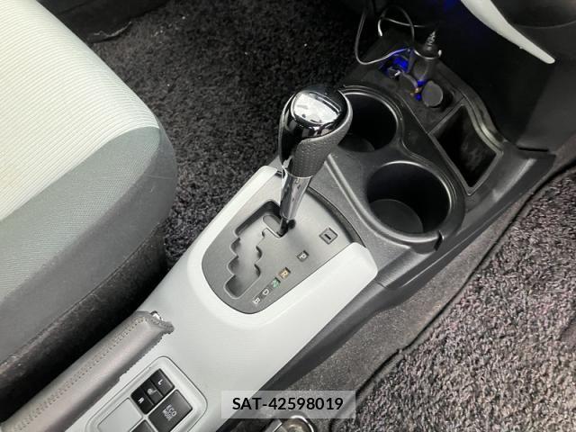 Toyota AQUA 2014-02 8870414-19