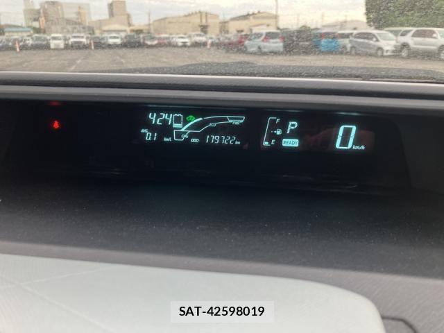 Toyota AQUA 2014-02 8870414-26