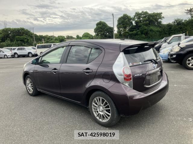 Toyota AQUA 2014-02 8870414-2