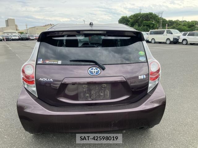 Toyota AQUA 2014-02 8870414-3