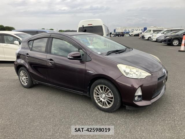 Toyota AQUA 2014-02 8870414-6