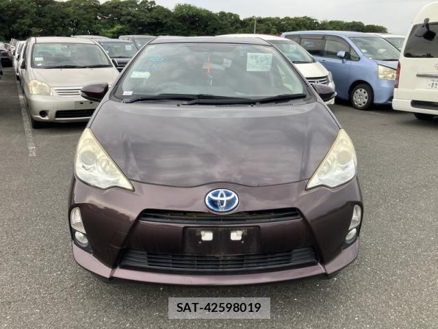 Toyota AQUA 2014-02 8870414-7
