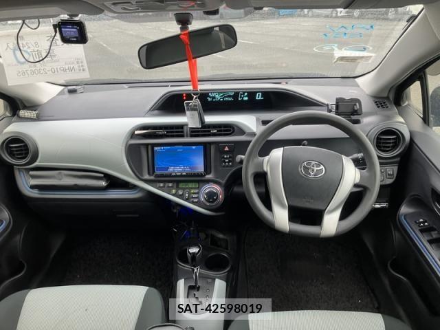 Toyota AQUA 2014-02 8870414-8
