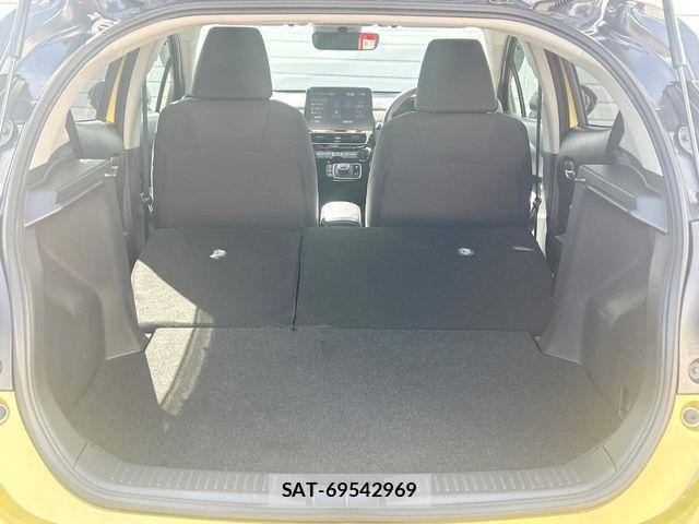 Toyota AQUA 2023-04 8870397-11