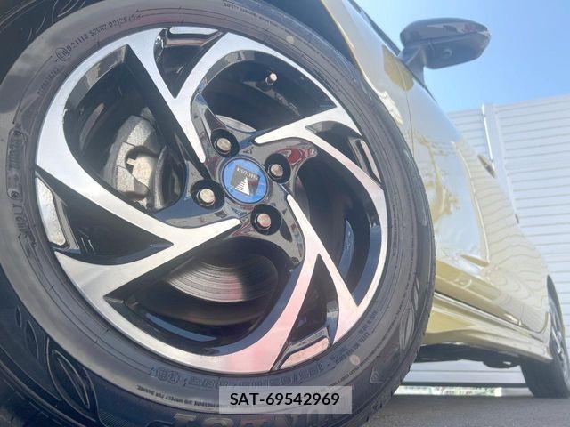 Toyota AQUA 2023-04 8870397-13