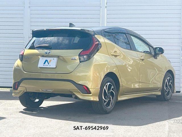 Toyota AQUA 2023-04 8870397-17