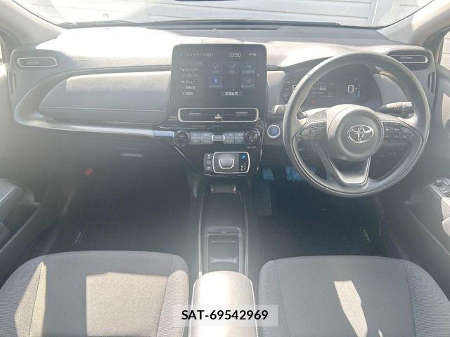 Toyota AQUA 2023-04 8870397-1
