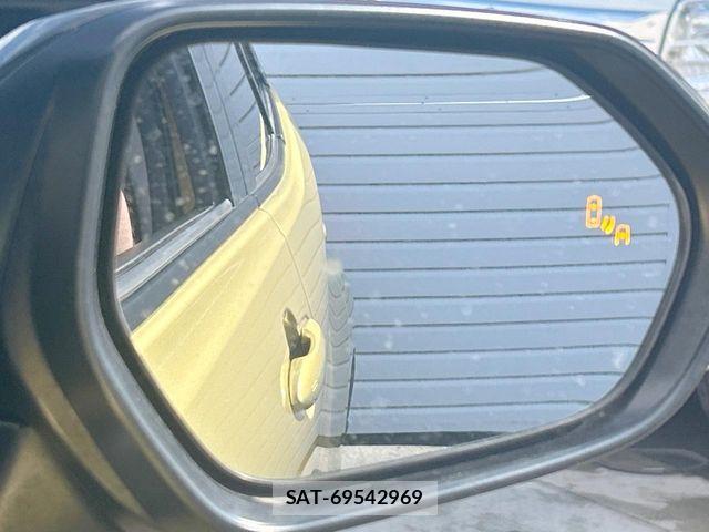 Toyota AQUA 2023-04 8870397-6