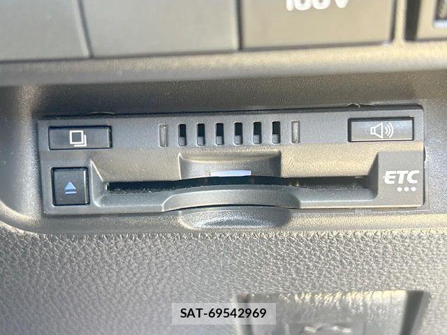 Toyota AQUA 2023-04 8870397-8