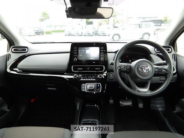 Toyota AQUA 2024-06 8870399-1