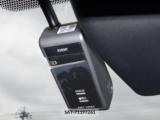Toyota AQUA 2024-06 8870399-22