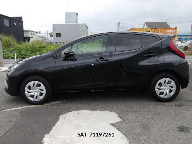 Toyota AQUA 2024-06 8870399-28