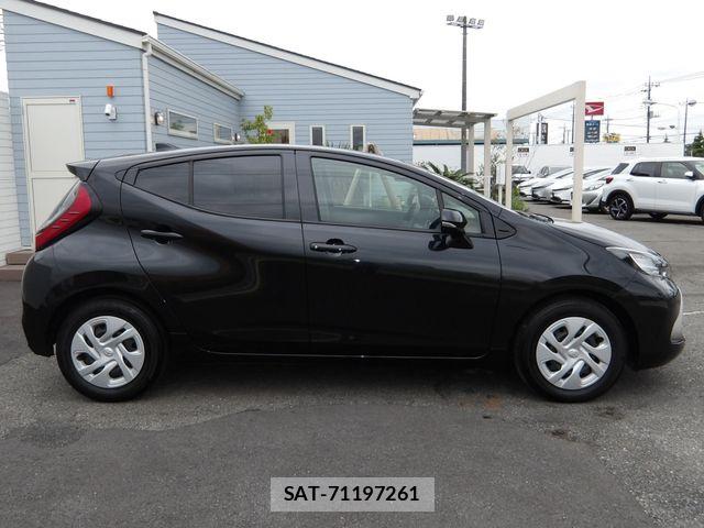 Toyota AQUA 2024-06 8870399-29