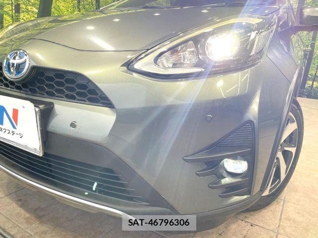 Toyota AQUA 2018-12 8870403-11