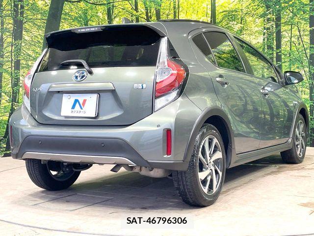 Toyota AQUA 2018-12 8870403-16