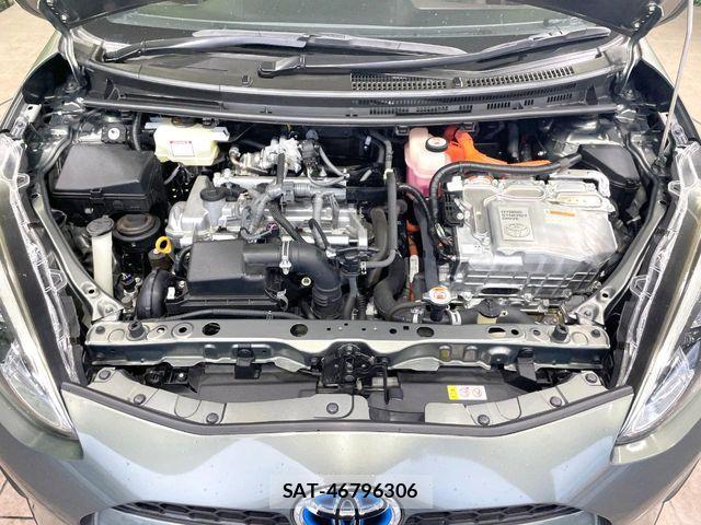 Toyota AQUA 2018-12 8870403-17