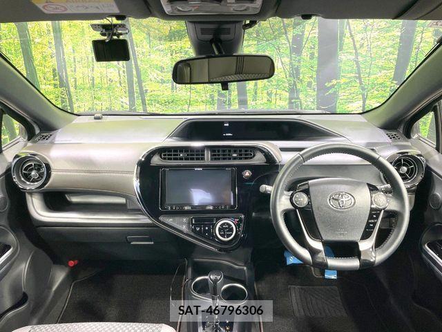 Toyota AQUA 2018-12 8870403-1