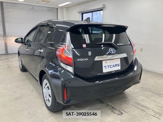 Toyota AQUA 2018-11 8870401-21