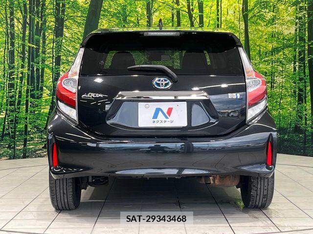 Toyota AQUA 2018-03 8870408-14