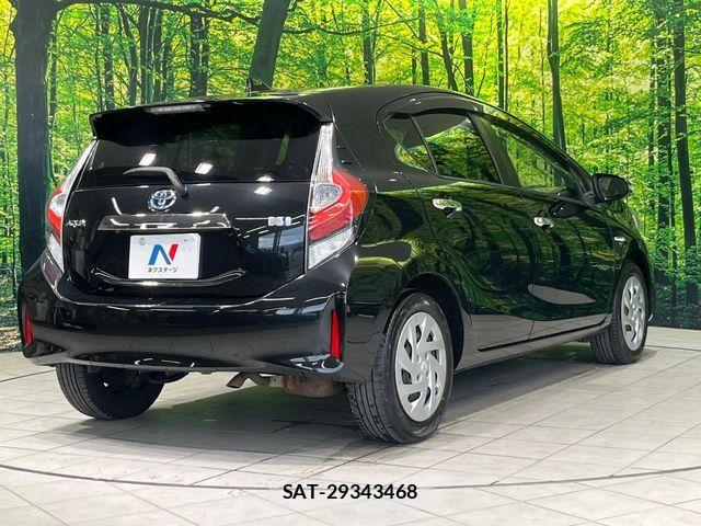 Toyota AQUA 2018-03 8870408-16