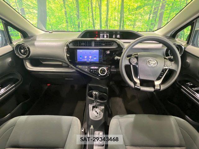 Toyota AQUA 2018-03 8870408-1