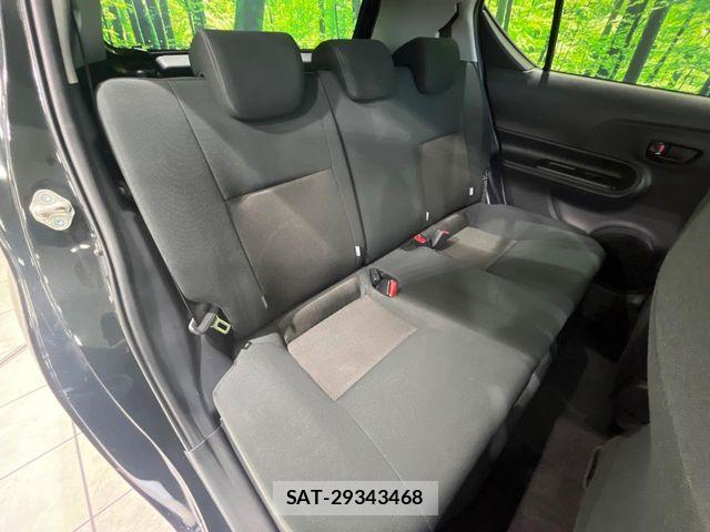 Toyota AQUA 2018-03 8870408-8