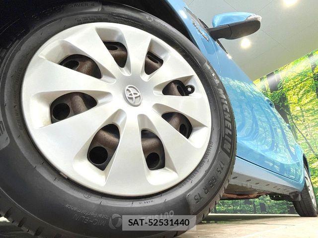 Toyota AQUA 2013-11 8870412-12