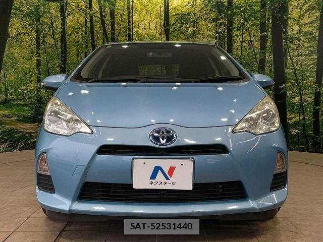 Toyota AQUA 2013-11 8870412-13