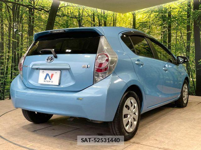 Toyota AQUA 2013-11 8870412-16