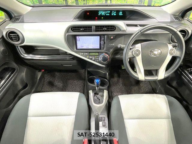 Toyota AQUA 2013-11 8870412-1