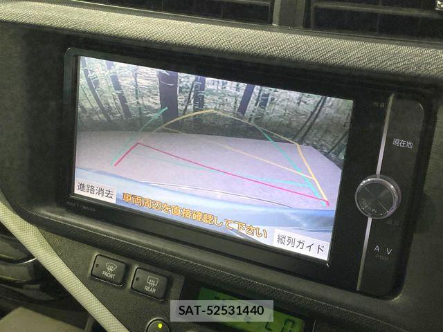 Toyota AQUA 2013-11 8870412-3