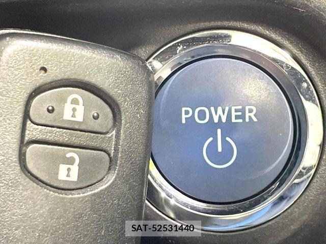 Toyota AQUA 2013-11 8870412-5